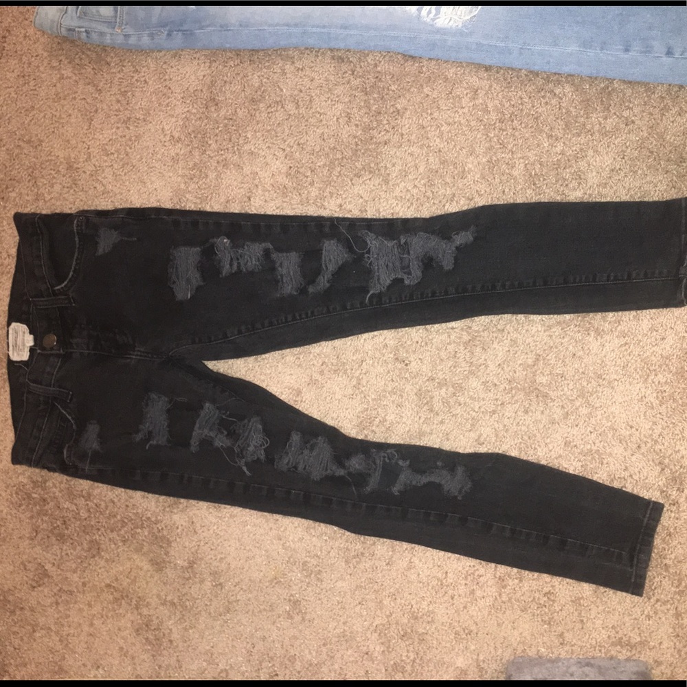 Black destroyed jeans